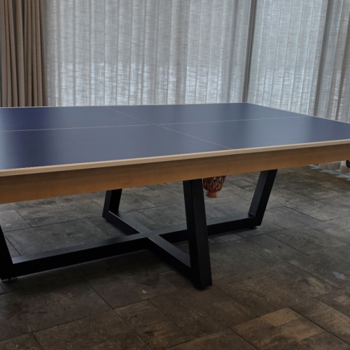 Surowa elegancja: metal, drewno i profesjonalne sukno w designerskim stole RUBIN.