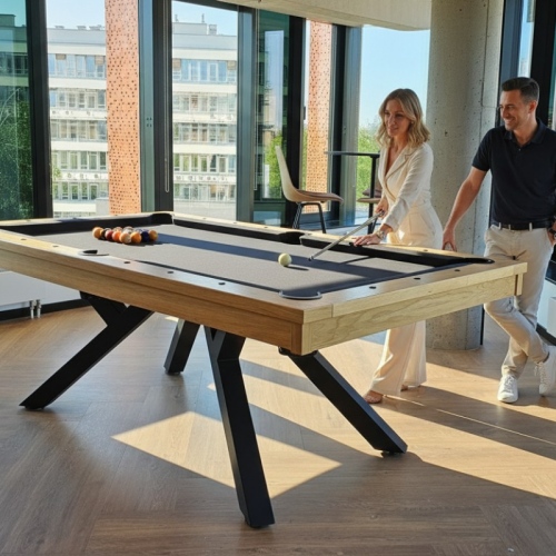 Stół bilardowy OKTA  detale wykończenia, lite drewno i skórzane kosze